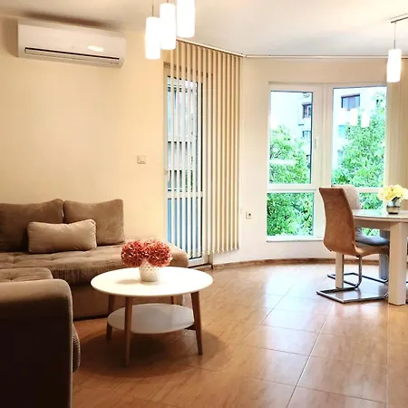 Lejlighed ап 5 с паркомясто, до центъра и морската градина *