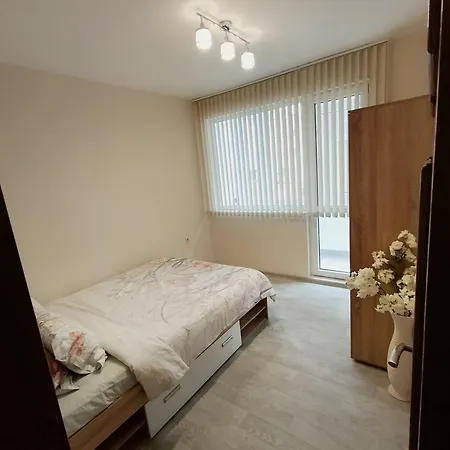 Lejlighed ап 5 с паркомясто, до центъра и морската градина
